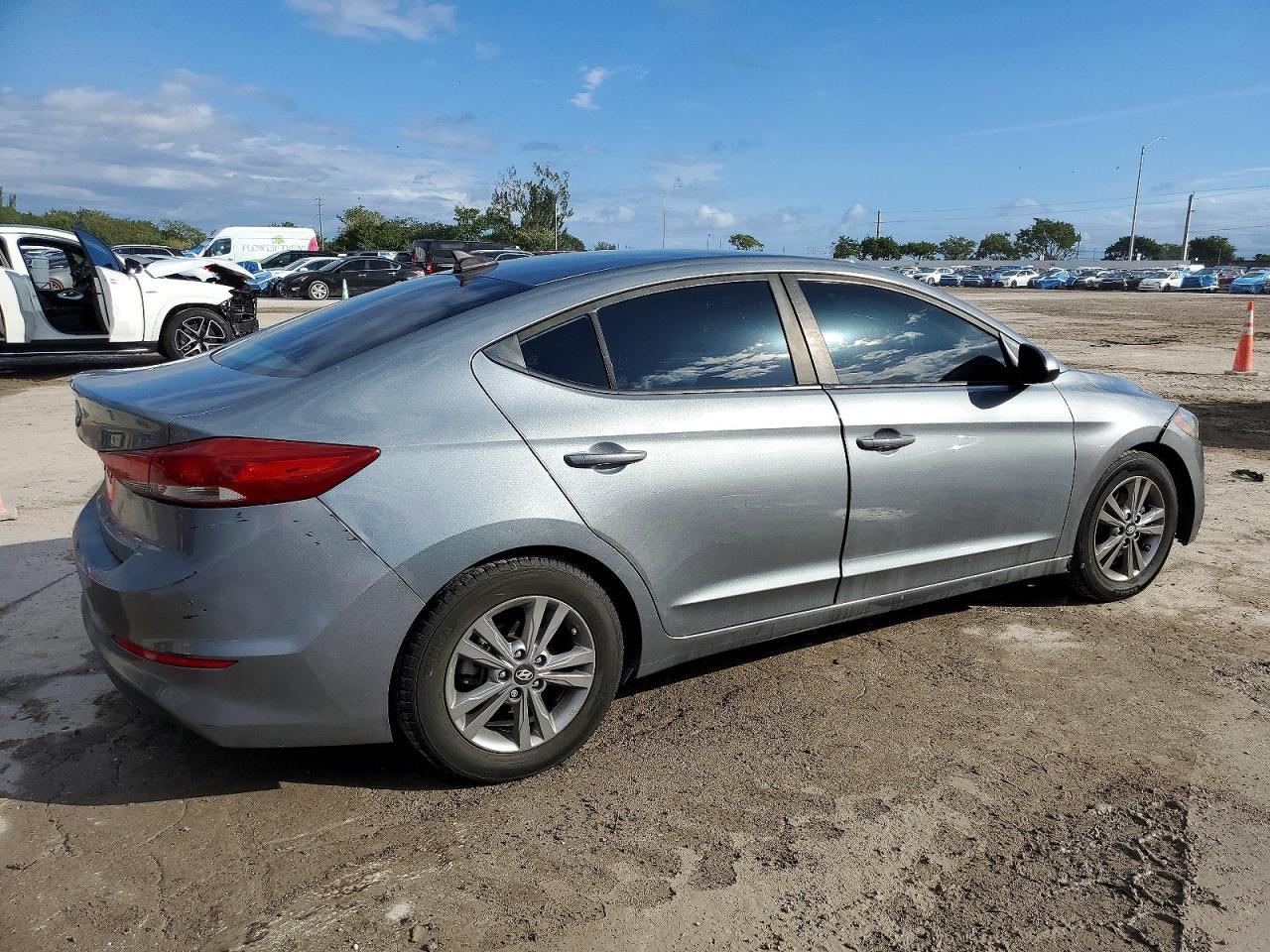 2018 Hyundai Elantra Sel - Image 3