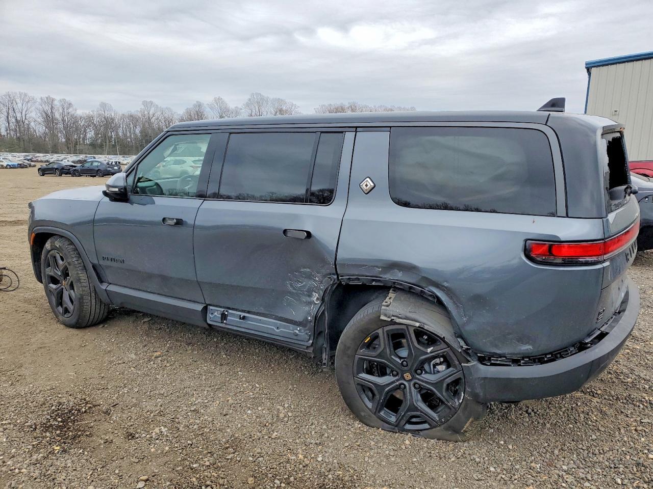 2025 Rivian R1S Adventure - Фото 2