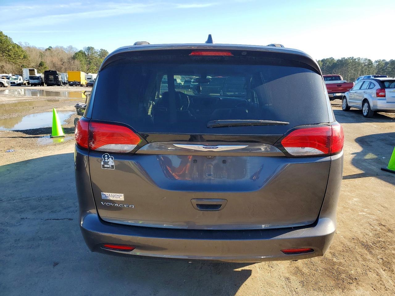 2020 Chrysler Voyager Lxi - Фото 6