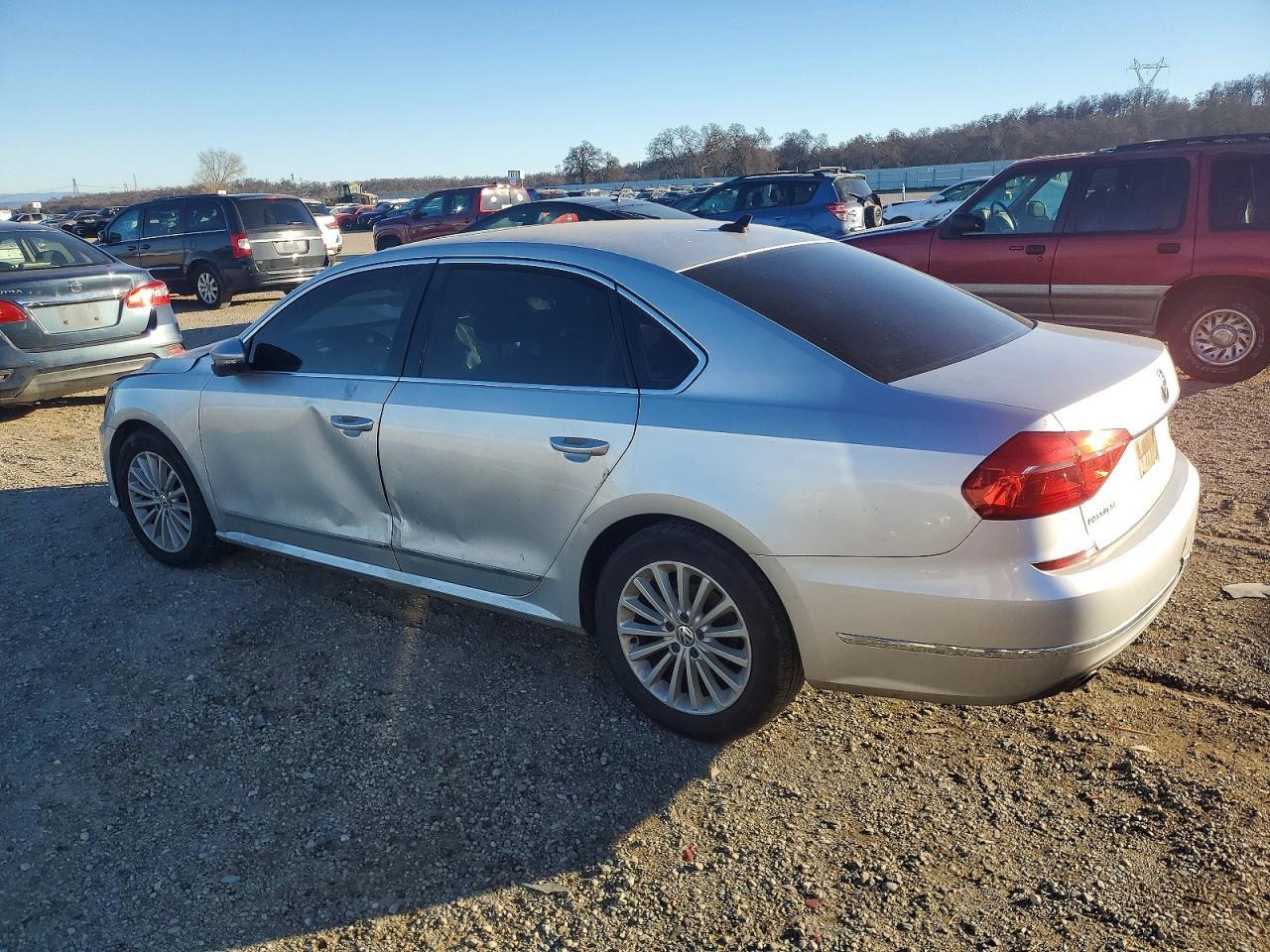 2016 Volkswagen Passat Se - Image 2