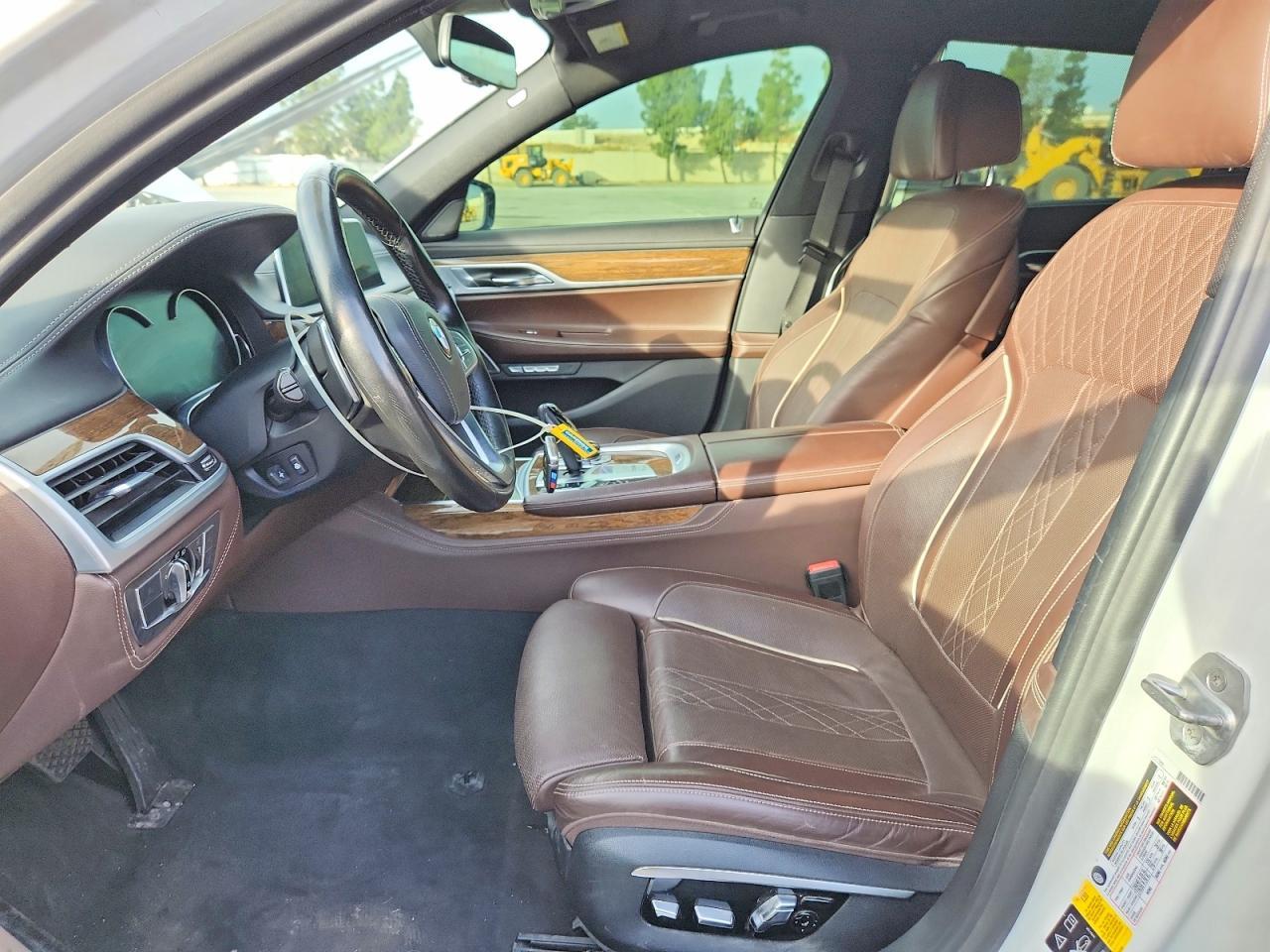 2017 BMW 750 Xi - Фото 7