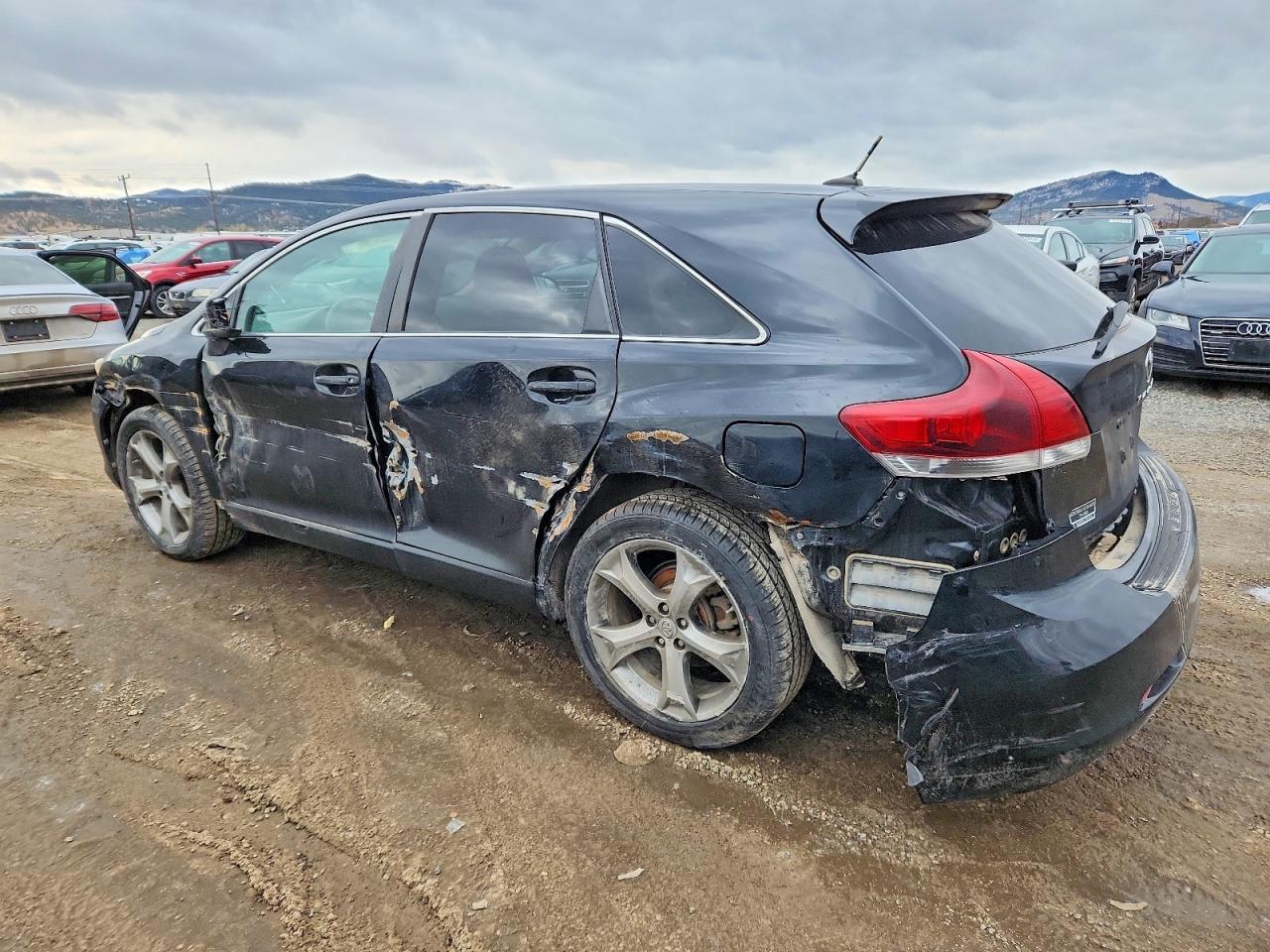 2013 Toyota Venza Le - Image 2
