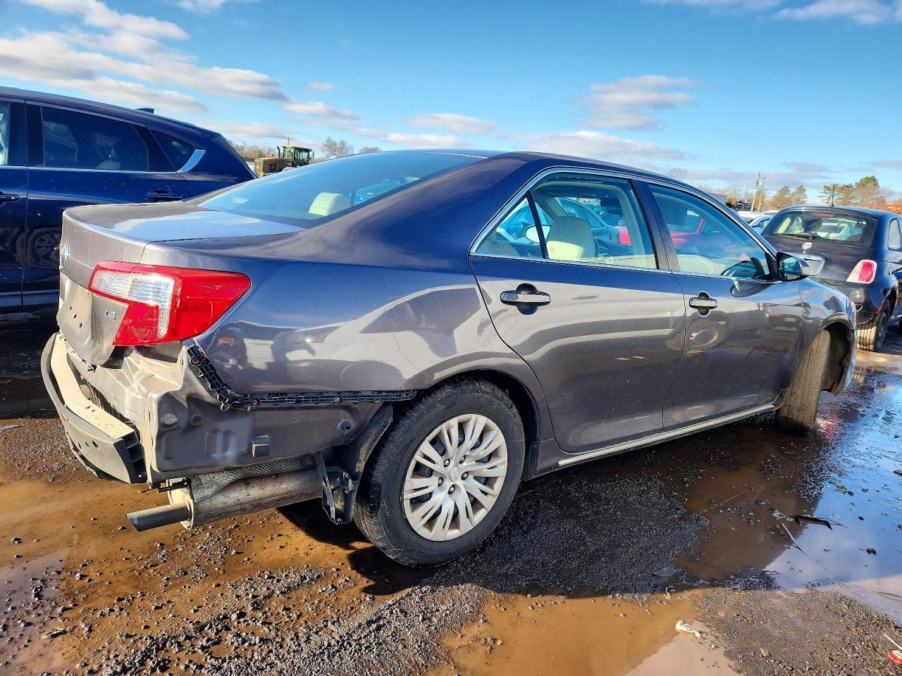 2012 Toyota Camry Base - Фото 3