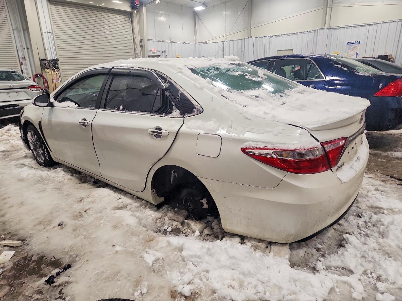 2017 Toyota Camry Le - Фото 2