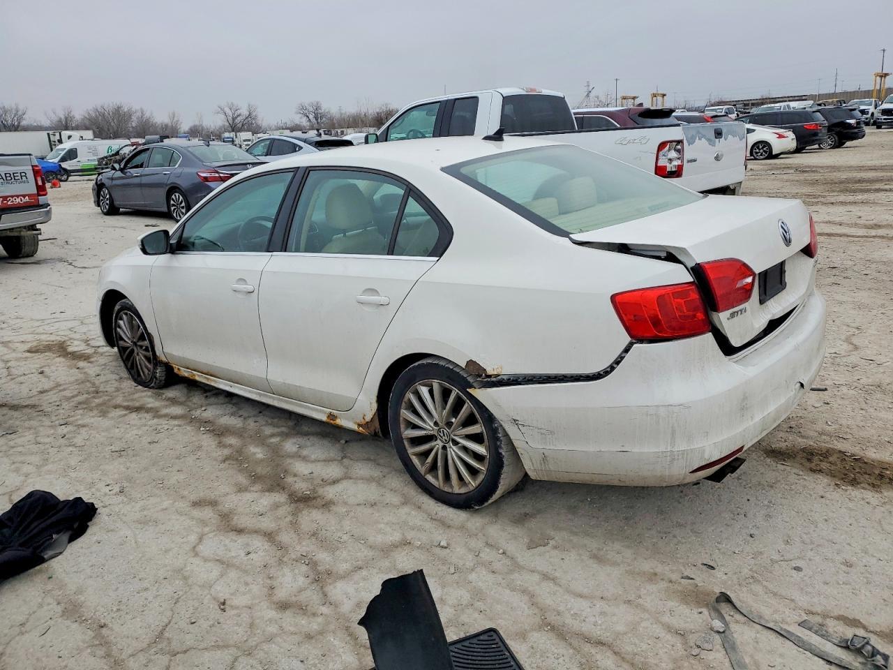 2011 Volkswagen Jetta - Image 2