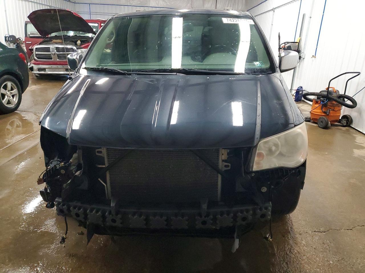 2014 Chrysler Town & Country Touring L - Фото 5