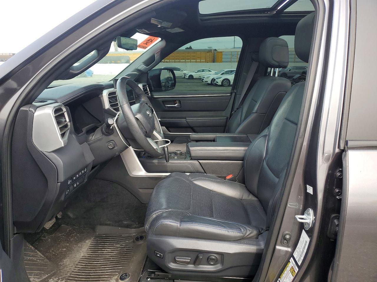 2024 Toyota Tundra Crewmax Platinum - Image 7