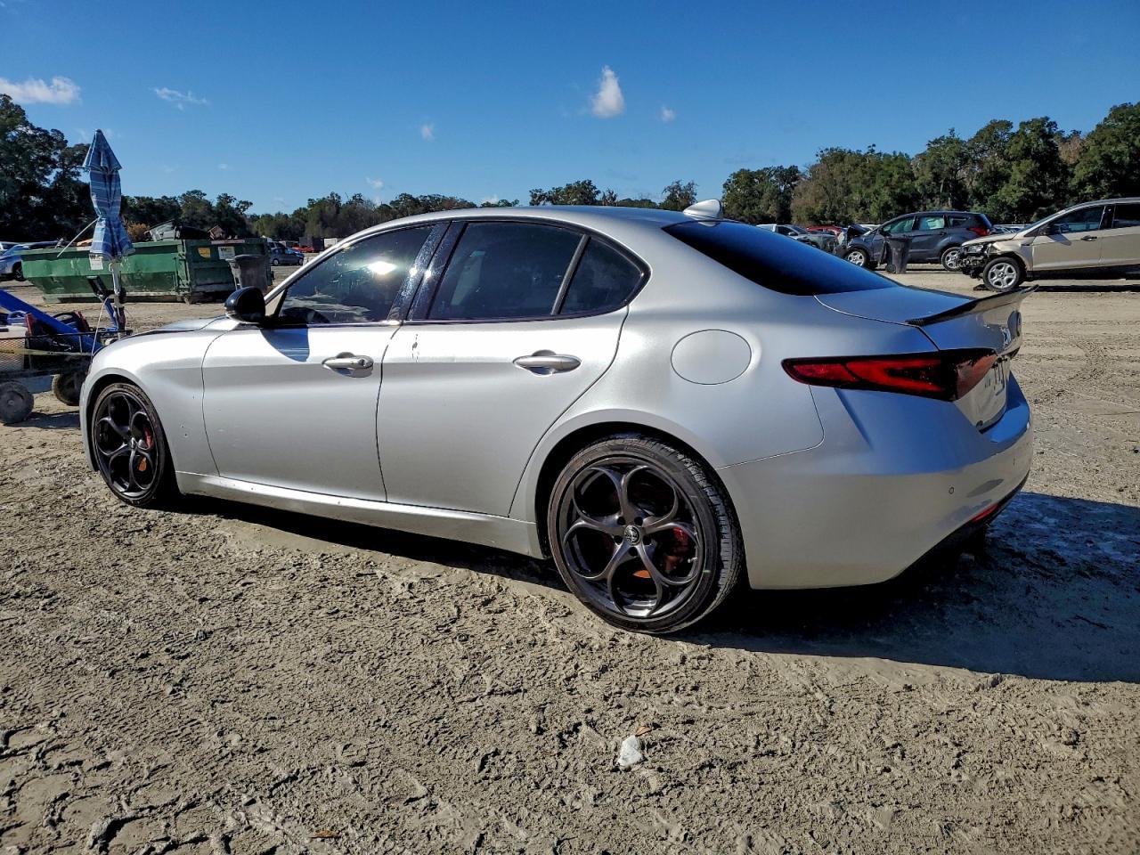 2019 Alfa Romeo Giulia Ti - Фото 2