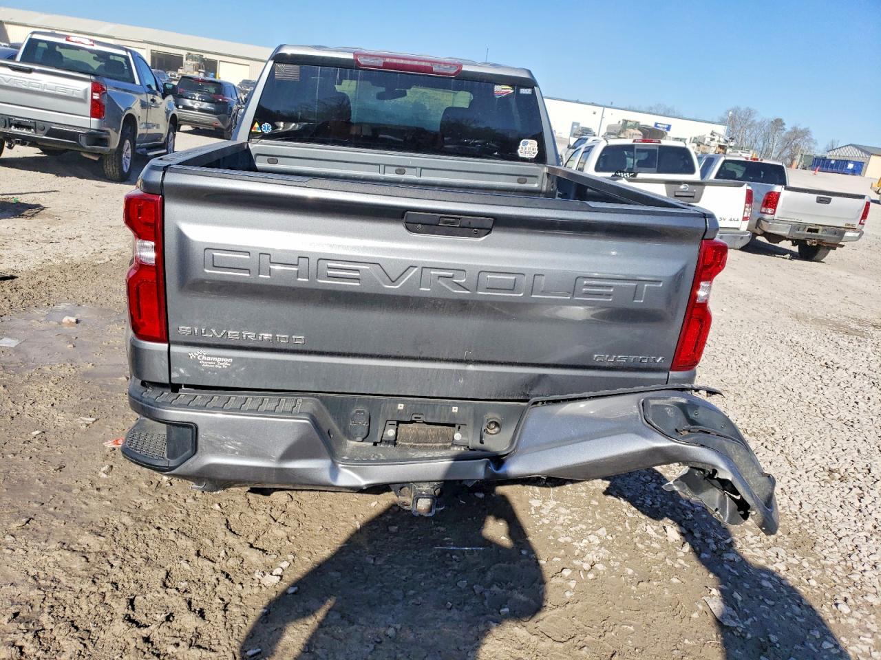 2020 Chevrolet Silverado K1500 Custom - Фото 6