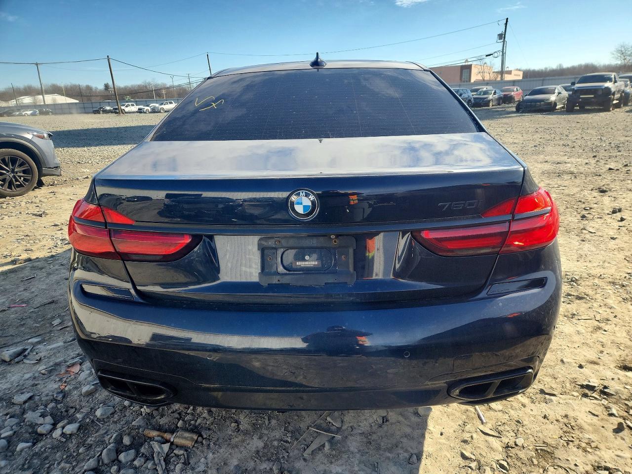 2016 BMW 750 Xi - Фото 6