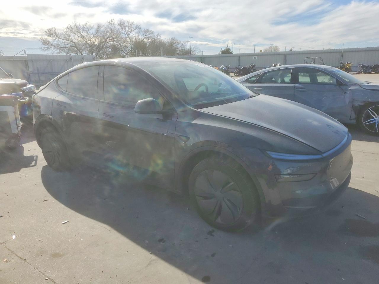 2026 Tesla Model Y - Фото 4