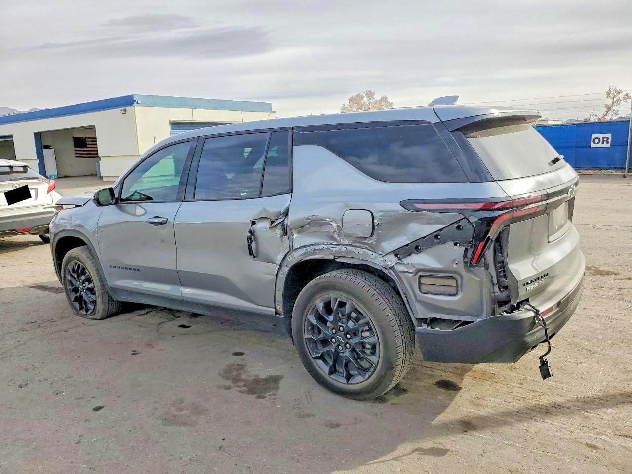 2024 Chevrolet Traverse Ls - Фото 2