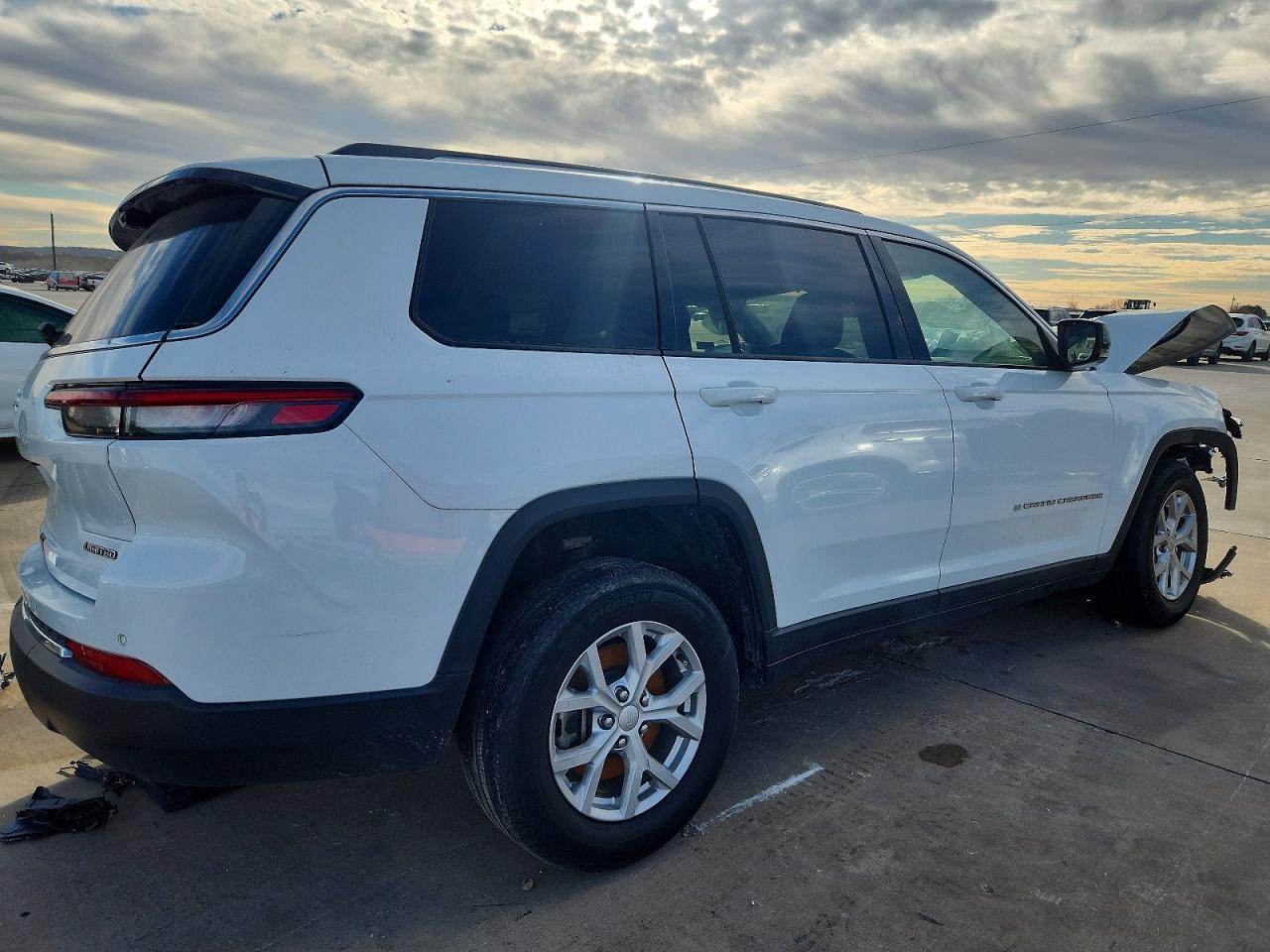 2023 Jeep Grand Cherokee L Limited - Image 3