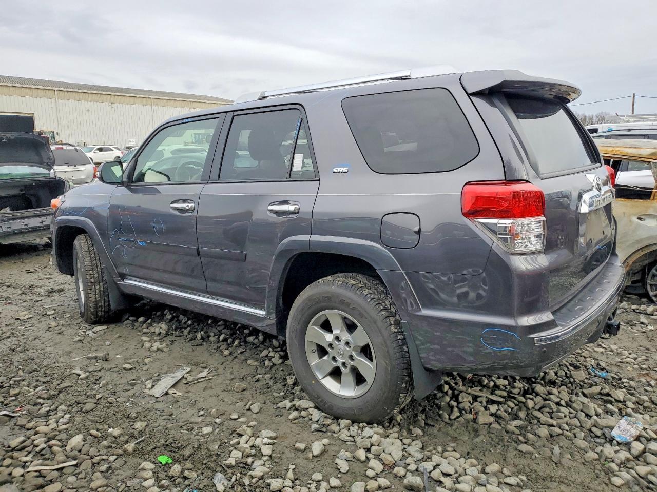2013 Toyota 4Runner Sr5 - Image 2