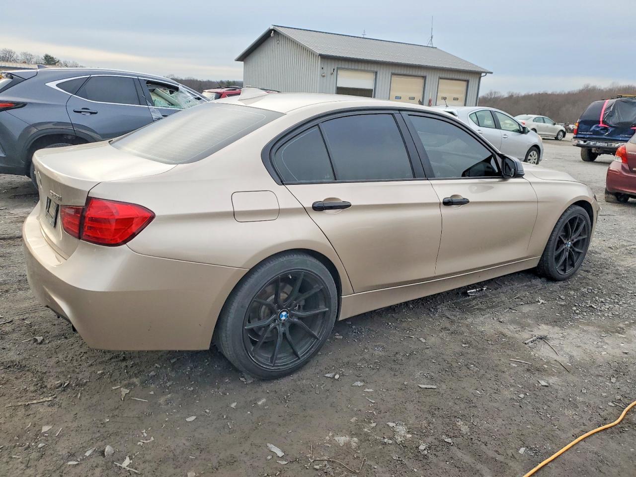 2013 BMW 328 Xi Sulev - Image 3