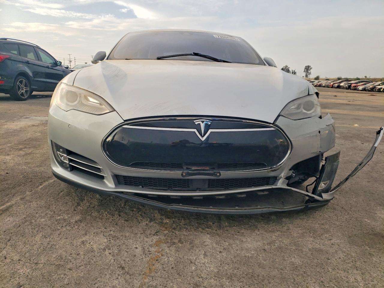 2014 Tesla Model S - Image 5