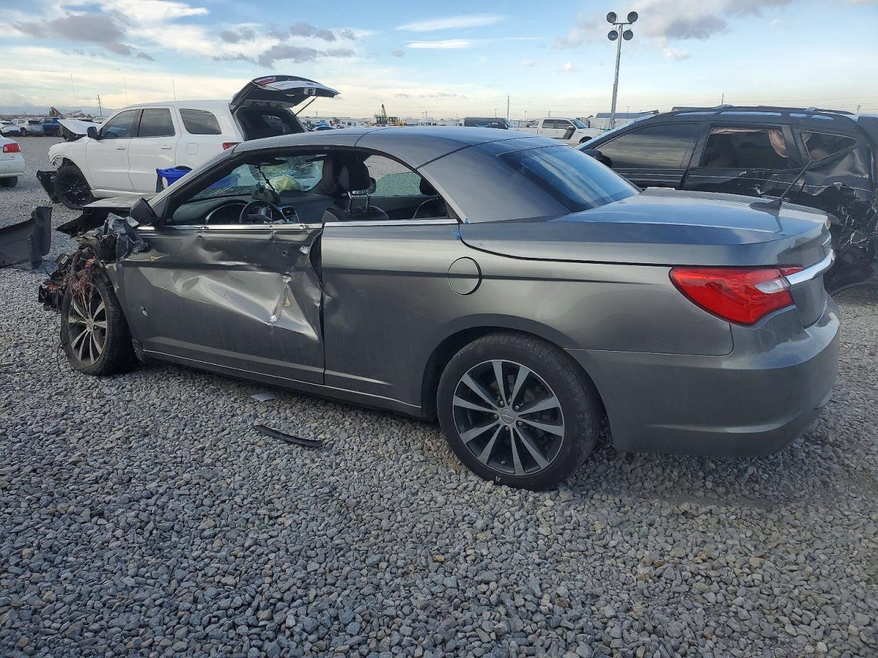 2012 Chrysler 200 S - Фото 2