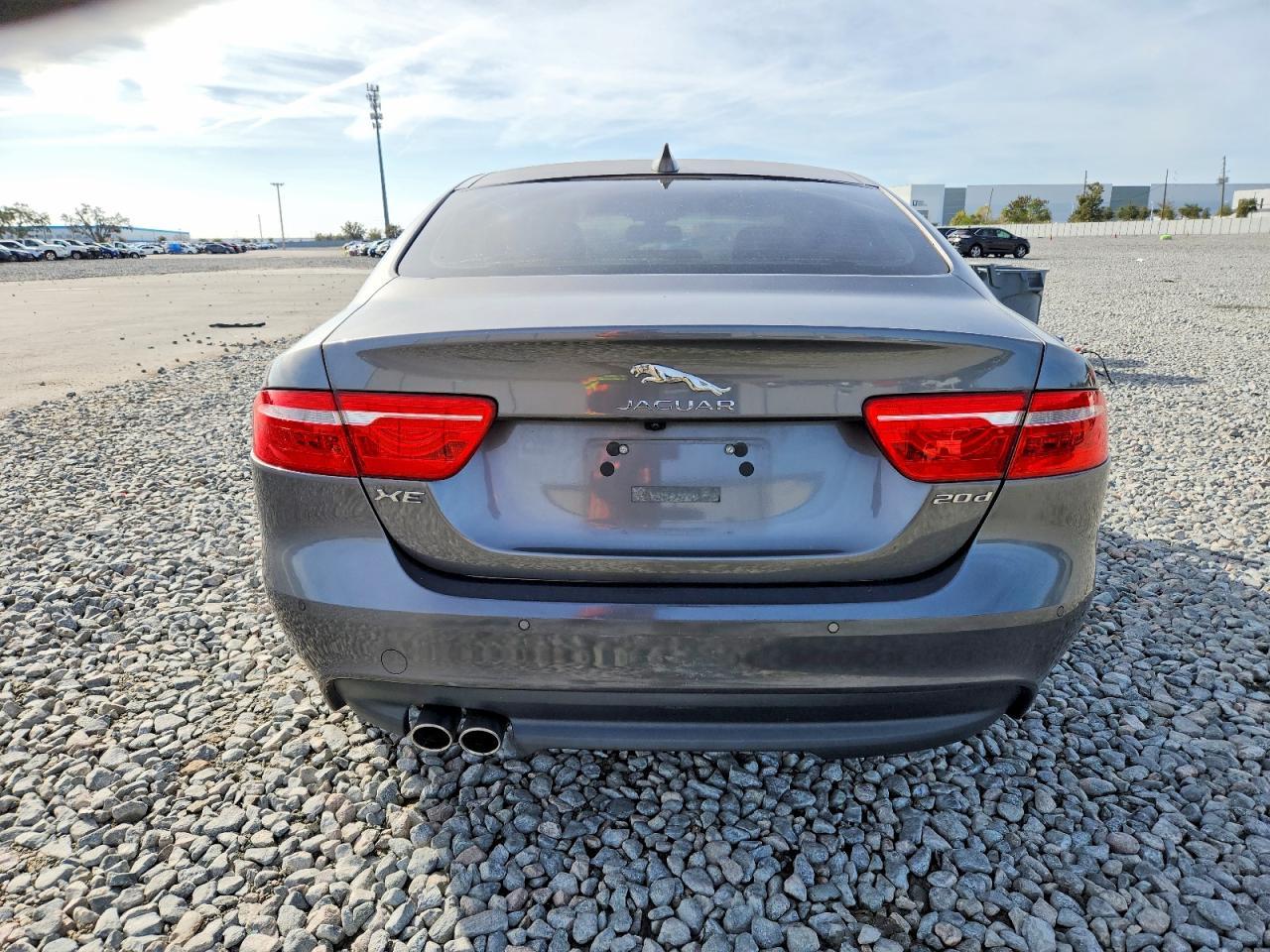 2017 Jaguar Xe Premium - Фото 6