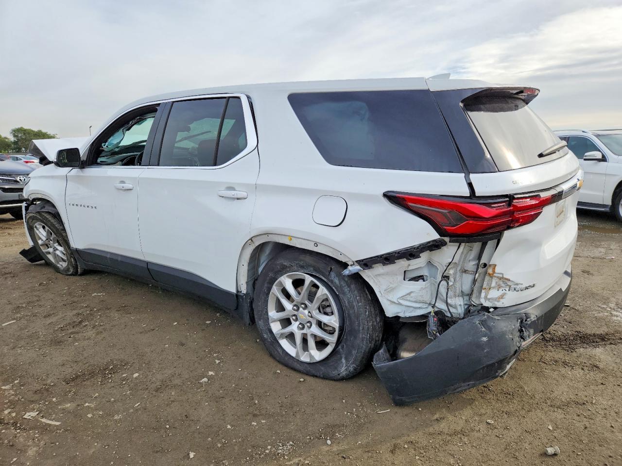 2022 Chevrolet Traverse Ls - Image 2