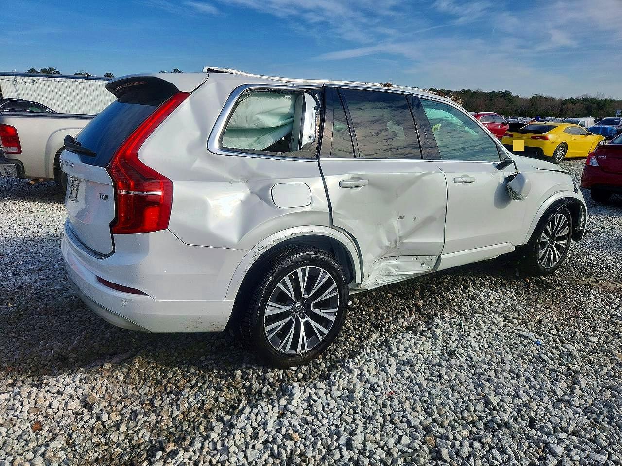 2022 Volvo Xc90 T6 Momentum - Image 3