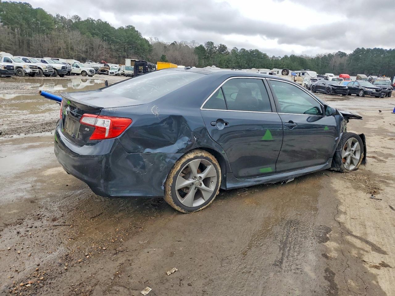2013 Toyota Camry Se - Image 3