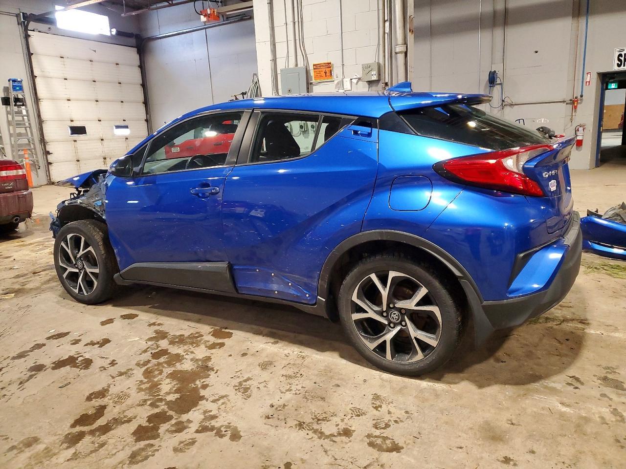 2018 Toyota C-Hr Xle - Image 2