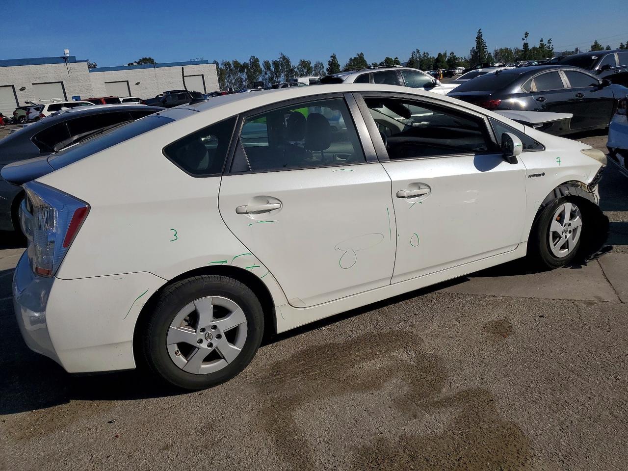 2010 Toyota Prius Iv - Image 3