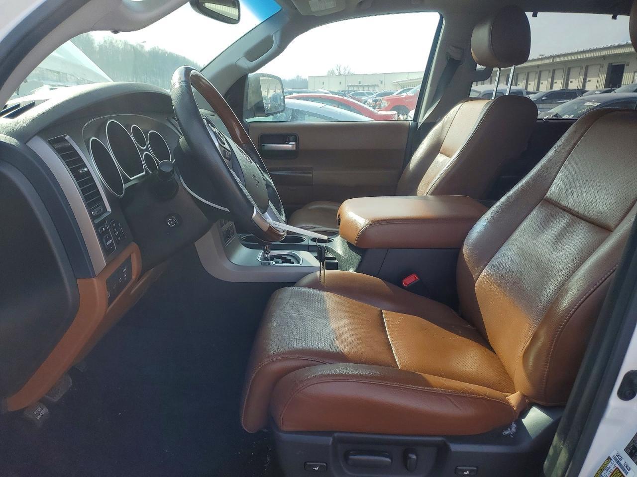 2017 Toyota Sequoia Platinum - Фото 7