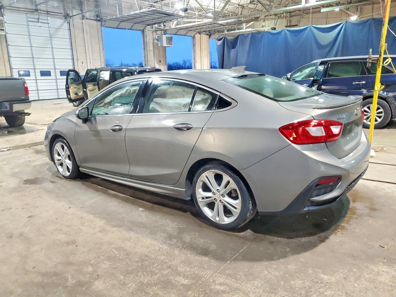 2018 Chevrolet Cruze Premier - Фото 2