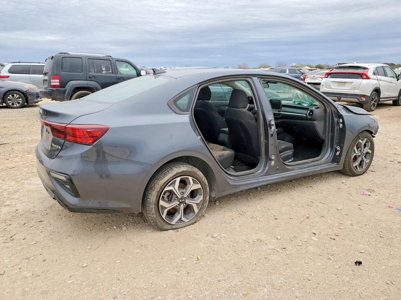 2021 Kia Forte Fe - Фото 3