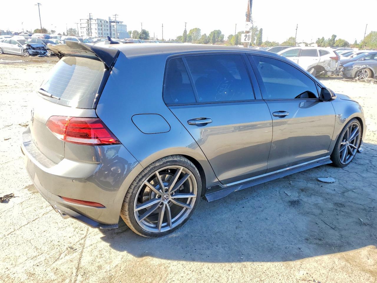 2018 Volkswagen Golf R - Image 3