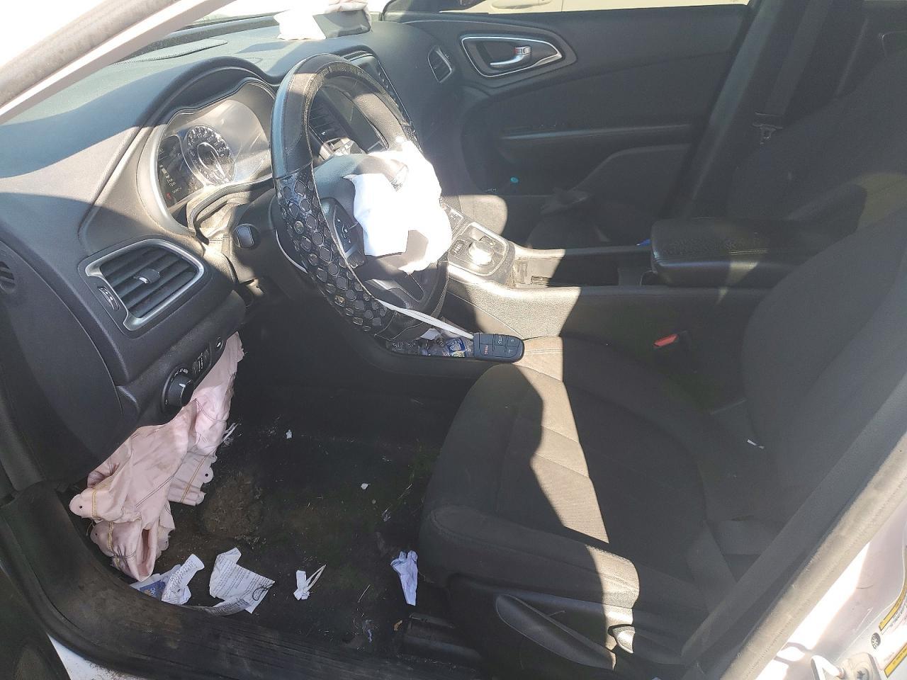 2015 Chrysler 200 - Image 7