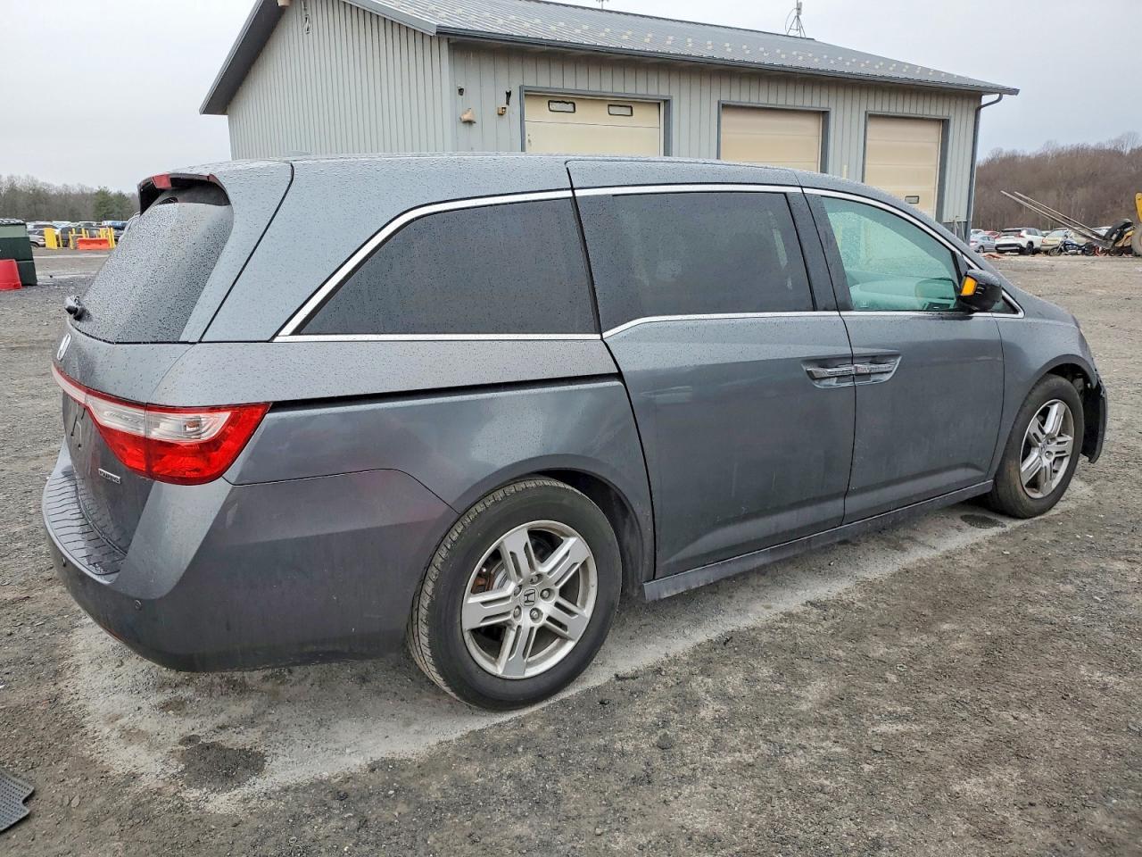 2011 Honda Odyssey Touring - Фото 3