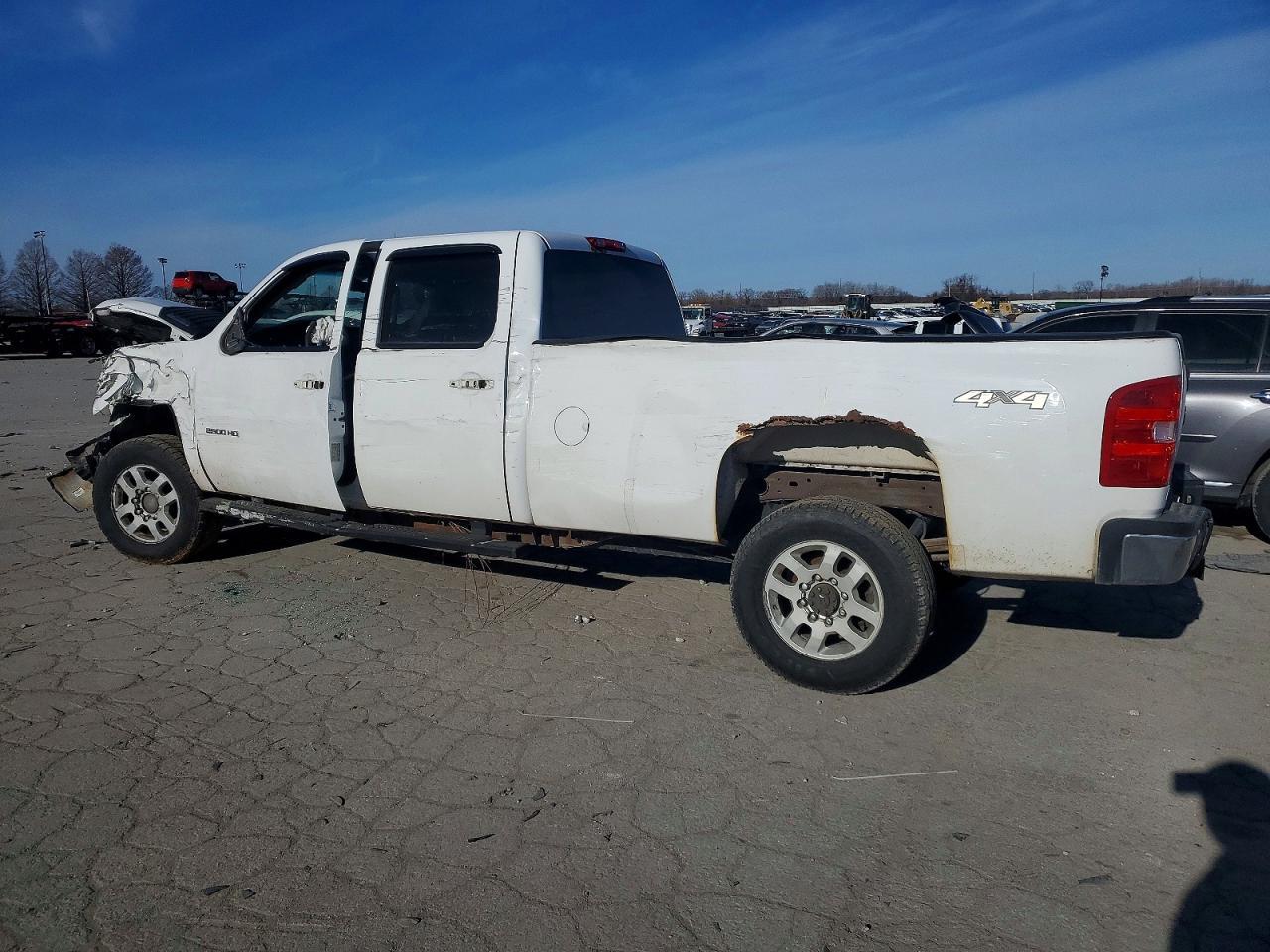 2013 Chevrolet Silverado K2500 Heavy Duty - Фото 2