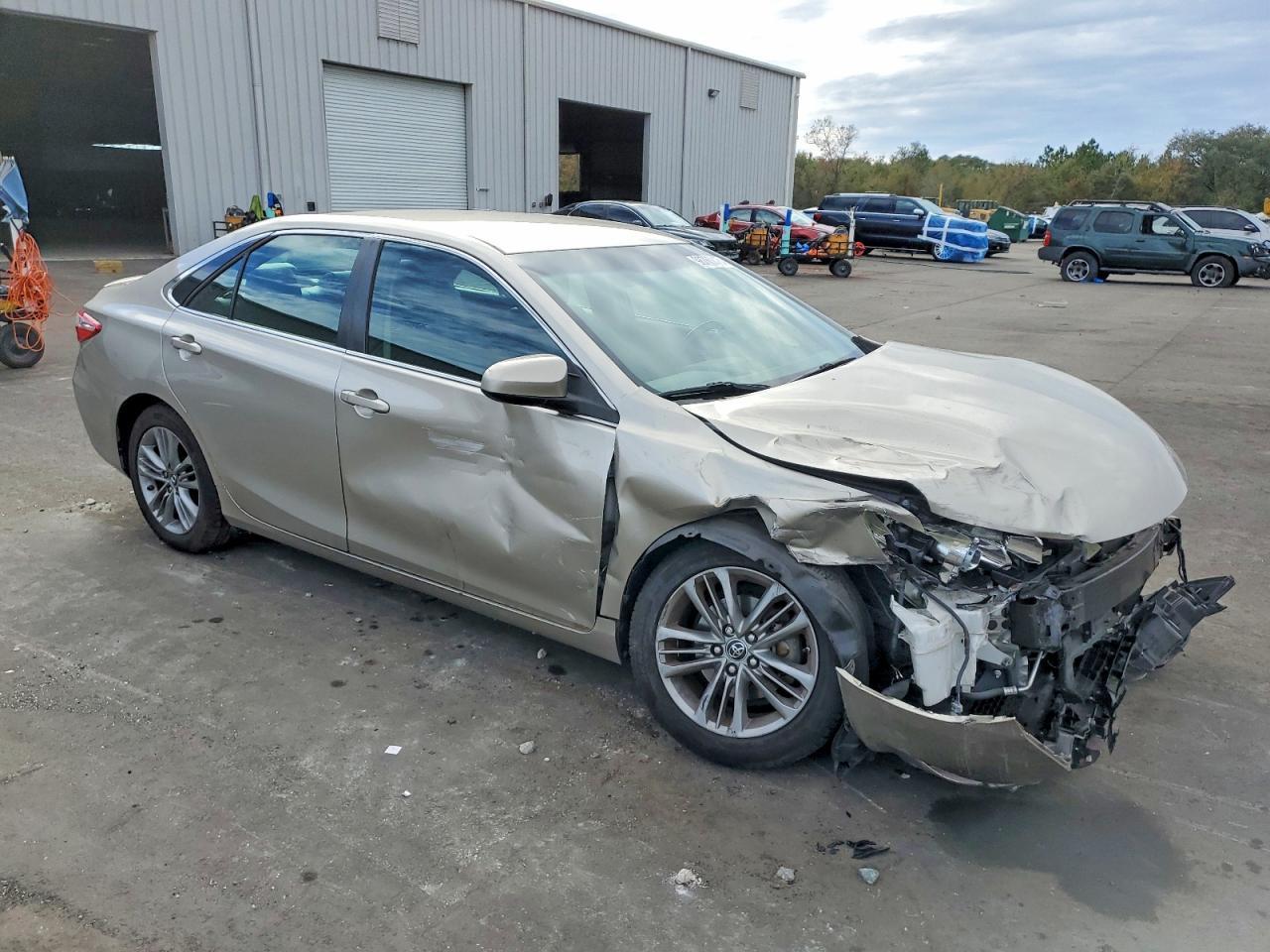 2016 Toyota Camry Le - Фото 4