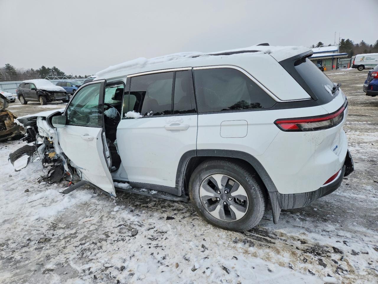2025 Jeep Grand Cherokee 4Xe - Image 2