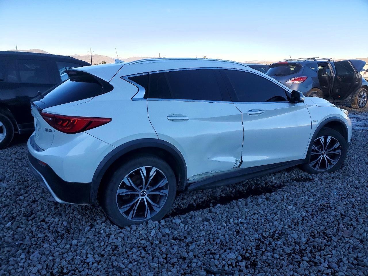 2017 Infiniti Qx30 Base - Фото 3