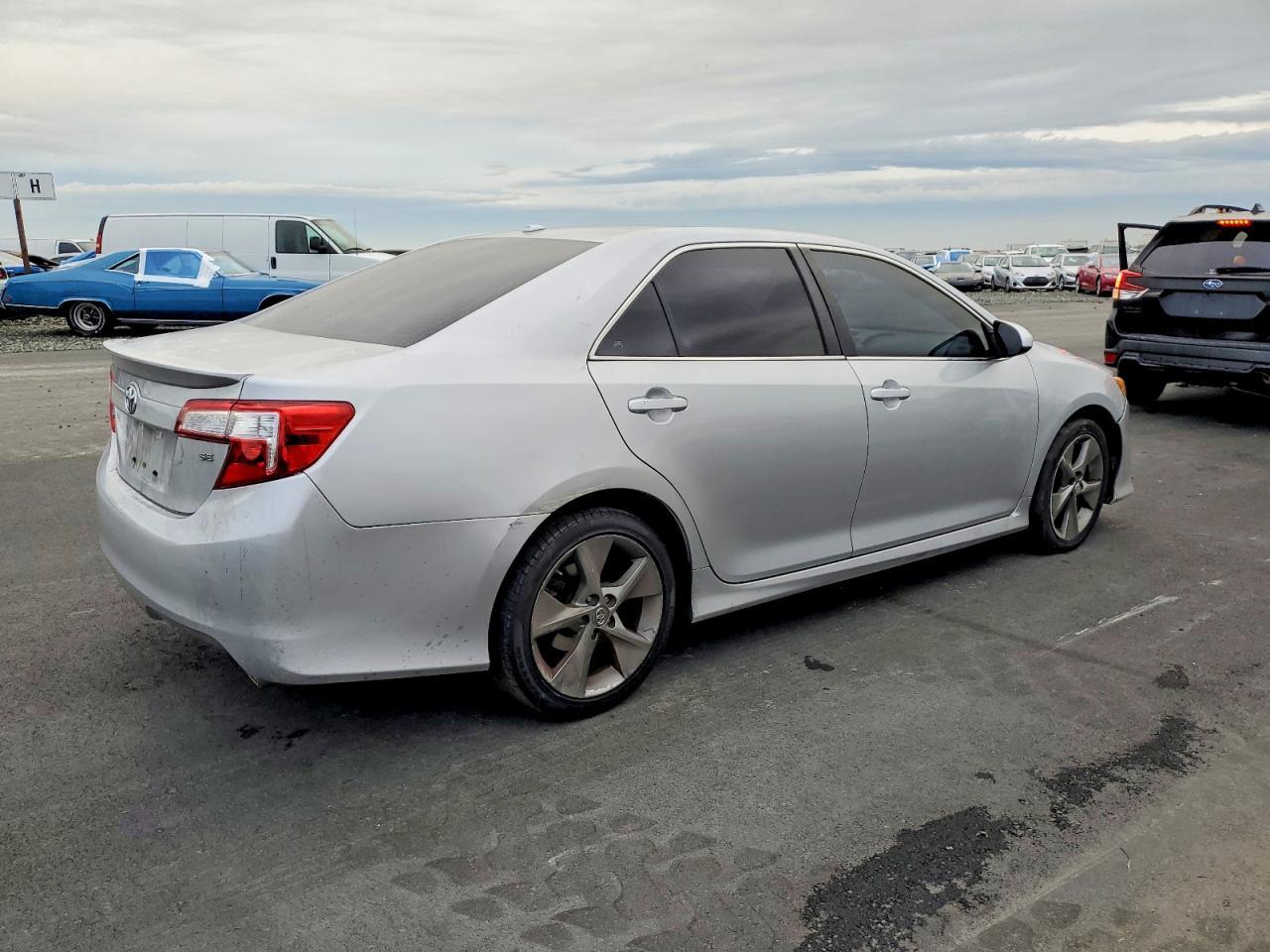 2012 Toyota Camry Se - Image 3