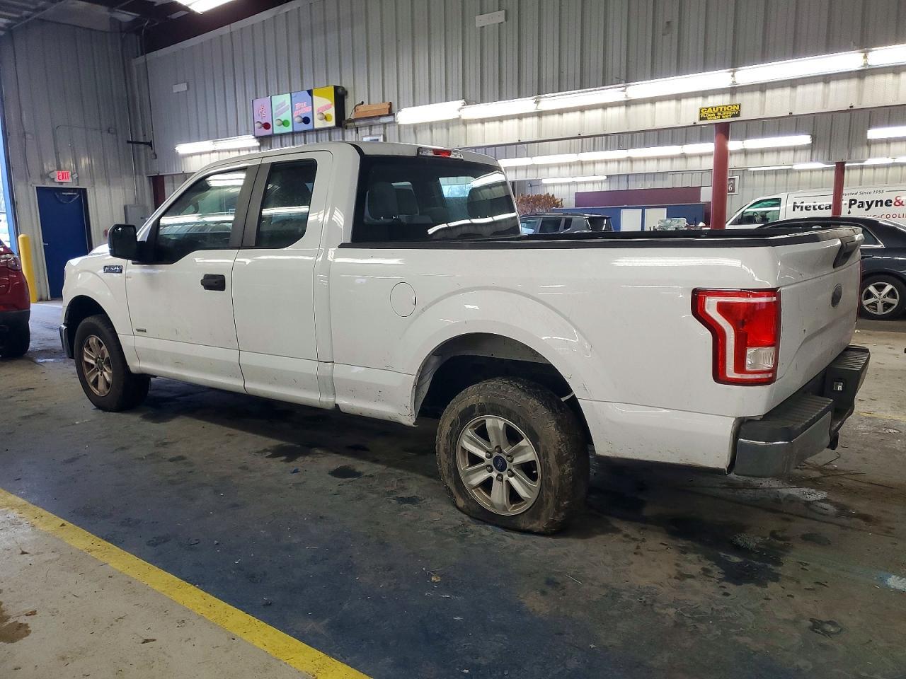 2015 Ford F150 Super Cab - Фото 2
