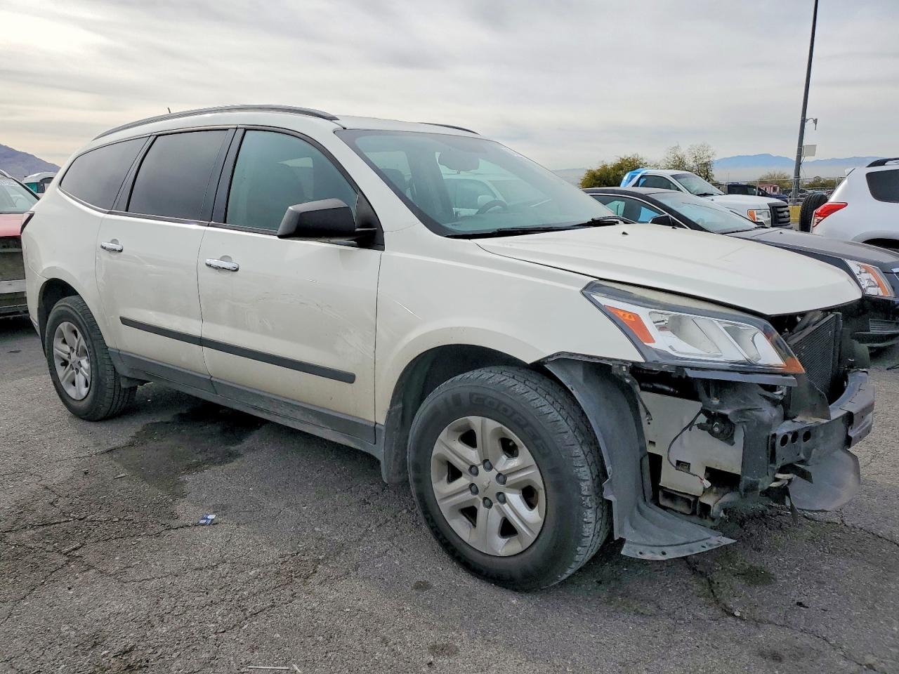 2014 Chevrolet Traverse Ls - Image 4
