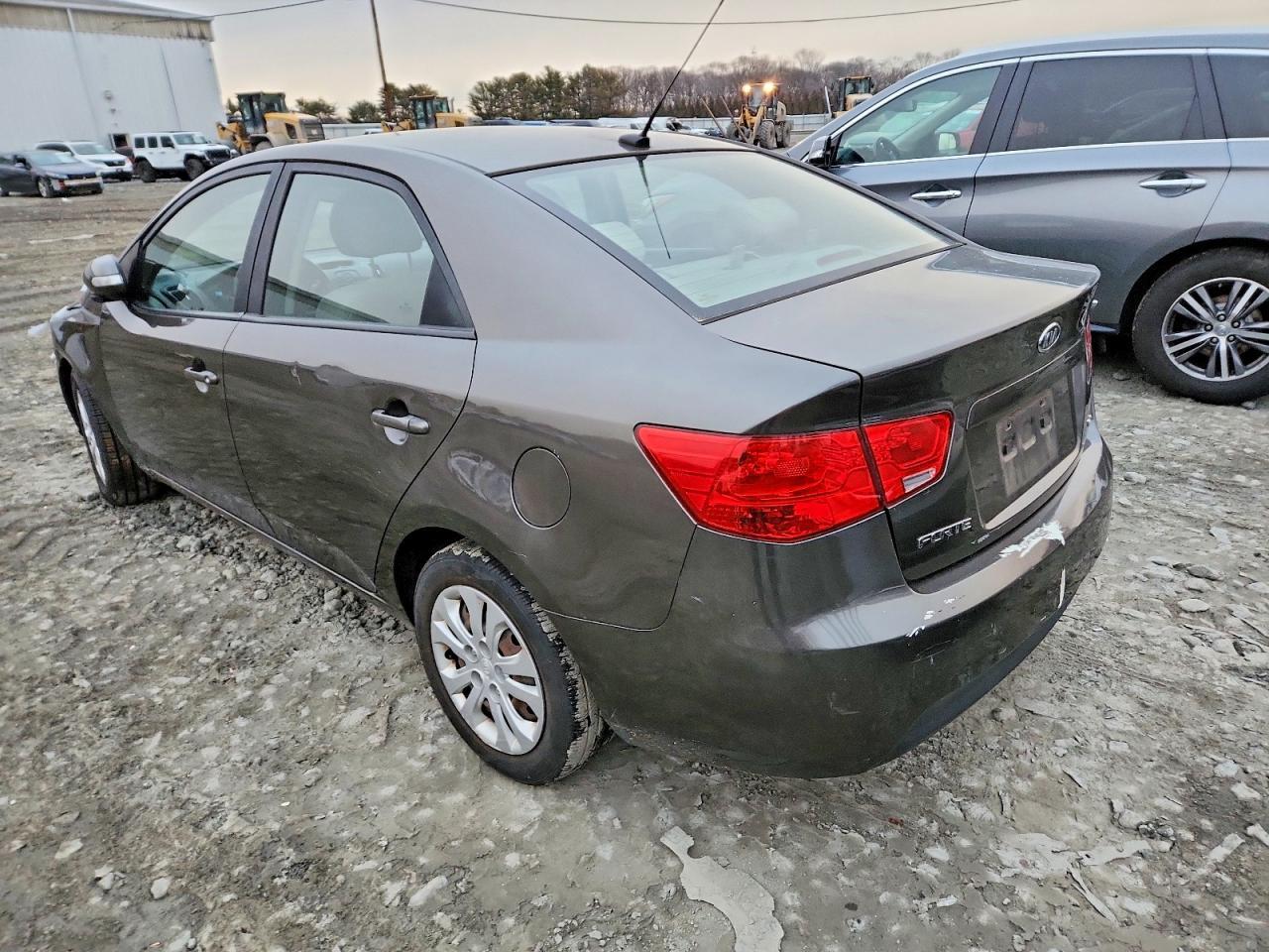 2010 Kia Forte Ex - Image 2