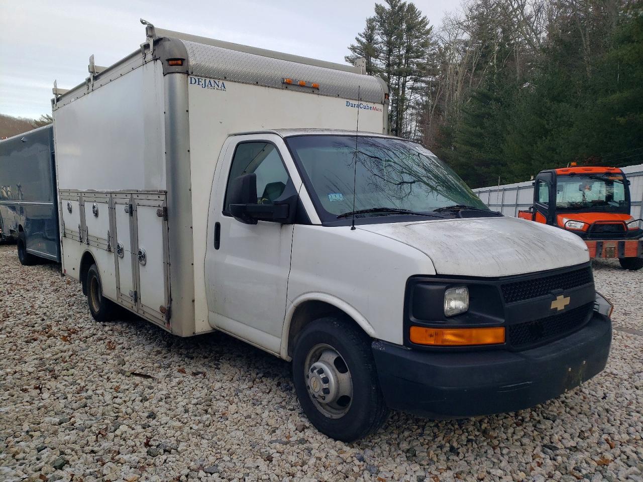 2016 Chevrolet Express G3500 * Utility Van * - Image 4