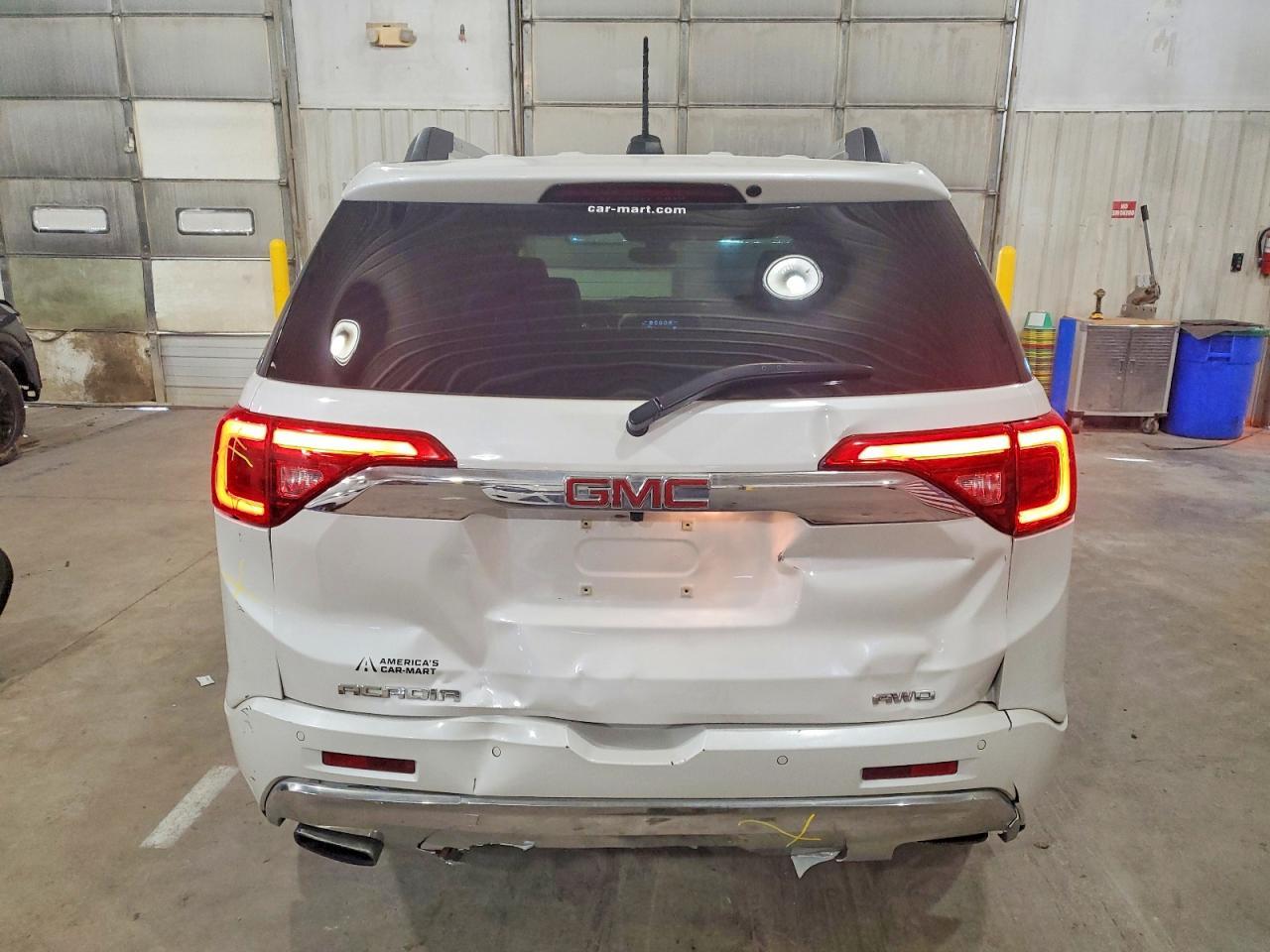 2017 GMC Acadia Denali - Фото 6