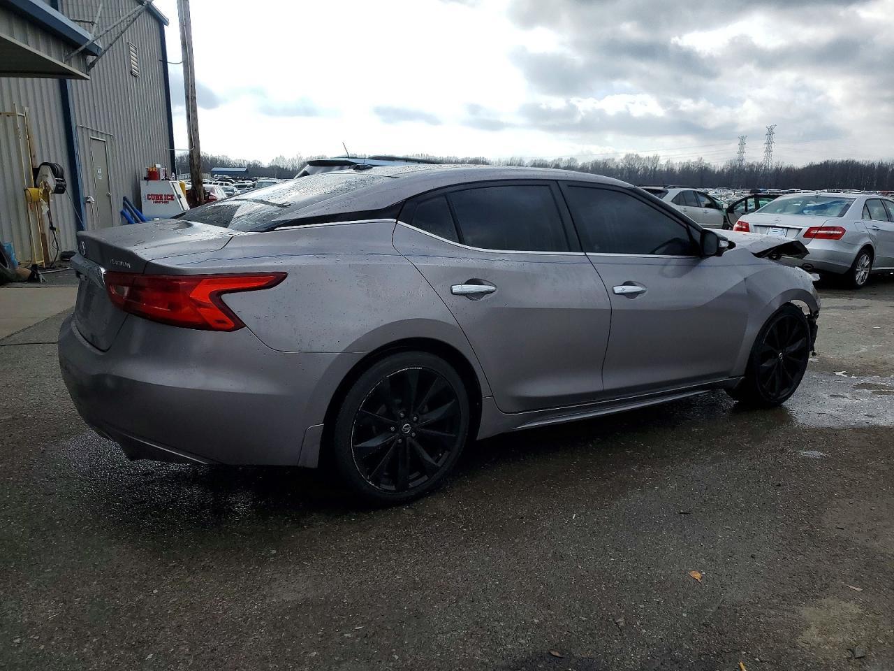 2017 Nissan Maxima Platinum - Image 3