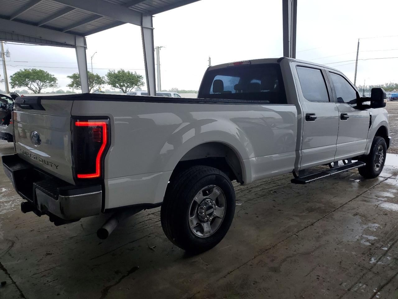 2018 Ford F250 Super Duty - Image 3