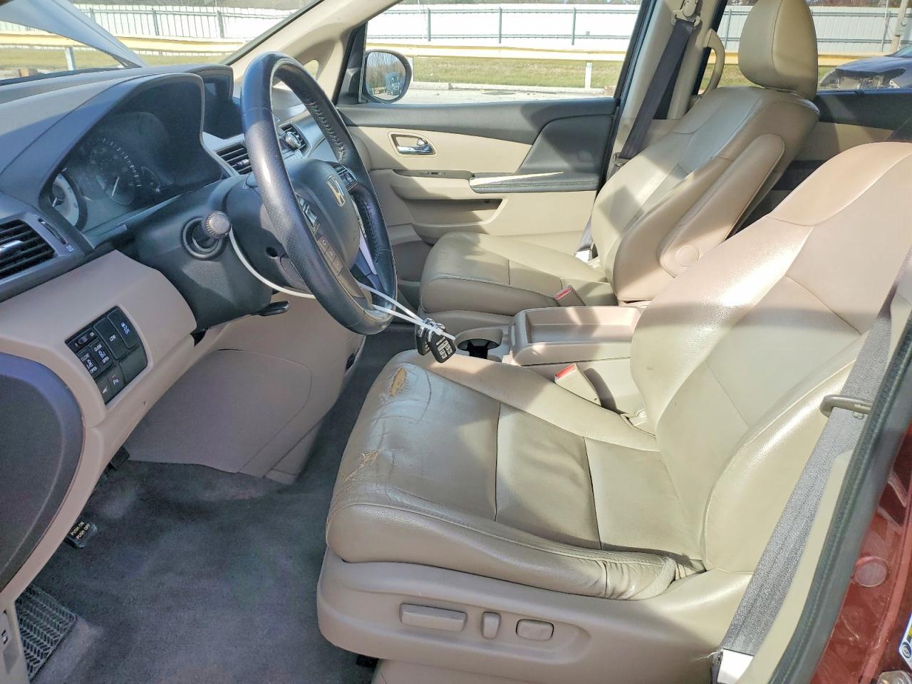 2014 Honda Odyssey Touring - Image 7
