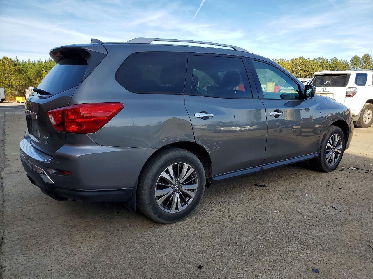 2019 Nissan Pathfinder S - Фото 3