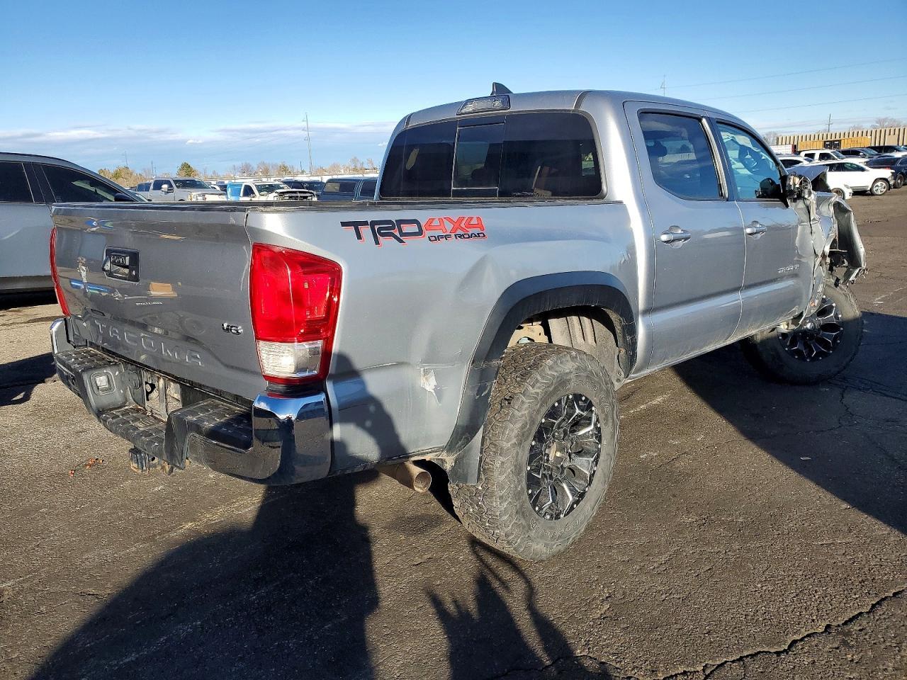 2017 Toyota Tacoma Double Cab - Фото 3