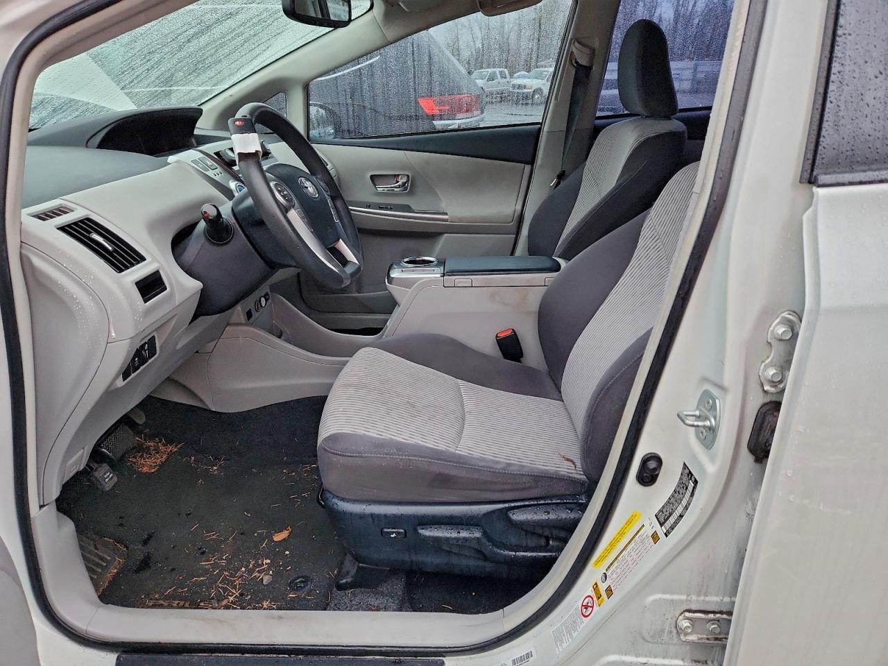 2015 Toyota Prius V - Image 7