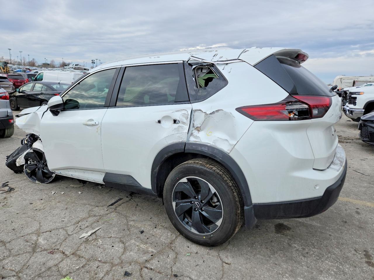 2024 Nissan Rogue Sv - Image 2